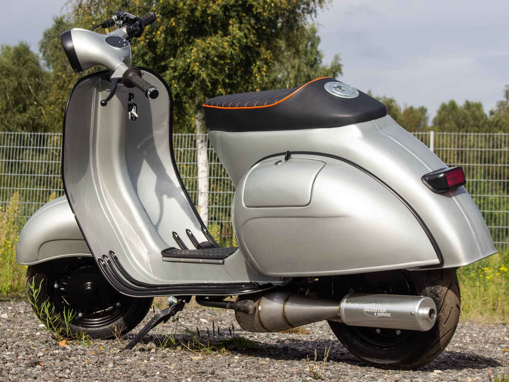 Custom Vespa Umbau VNB 244ccm mit Scheibenbremse und LED-Scheinwerfer in Mercedes Silbergrau Metallic 180