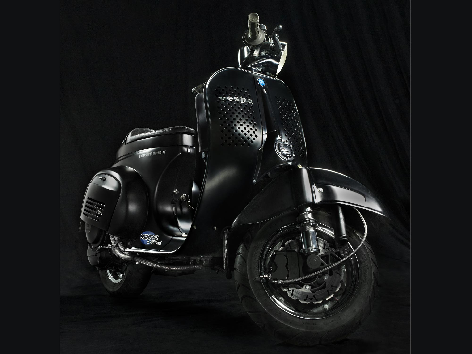 Custom Vespa 138N Mattschwarz Scooter and Service