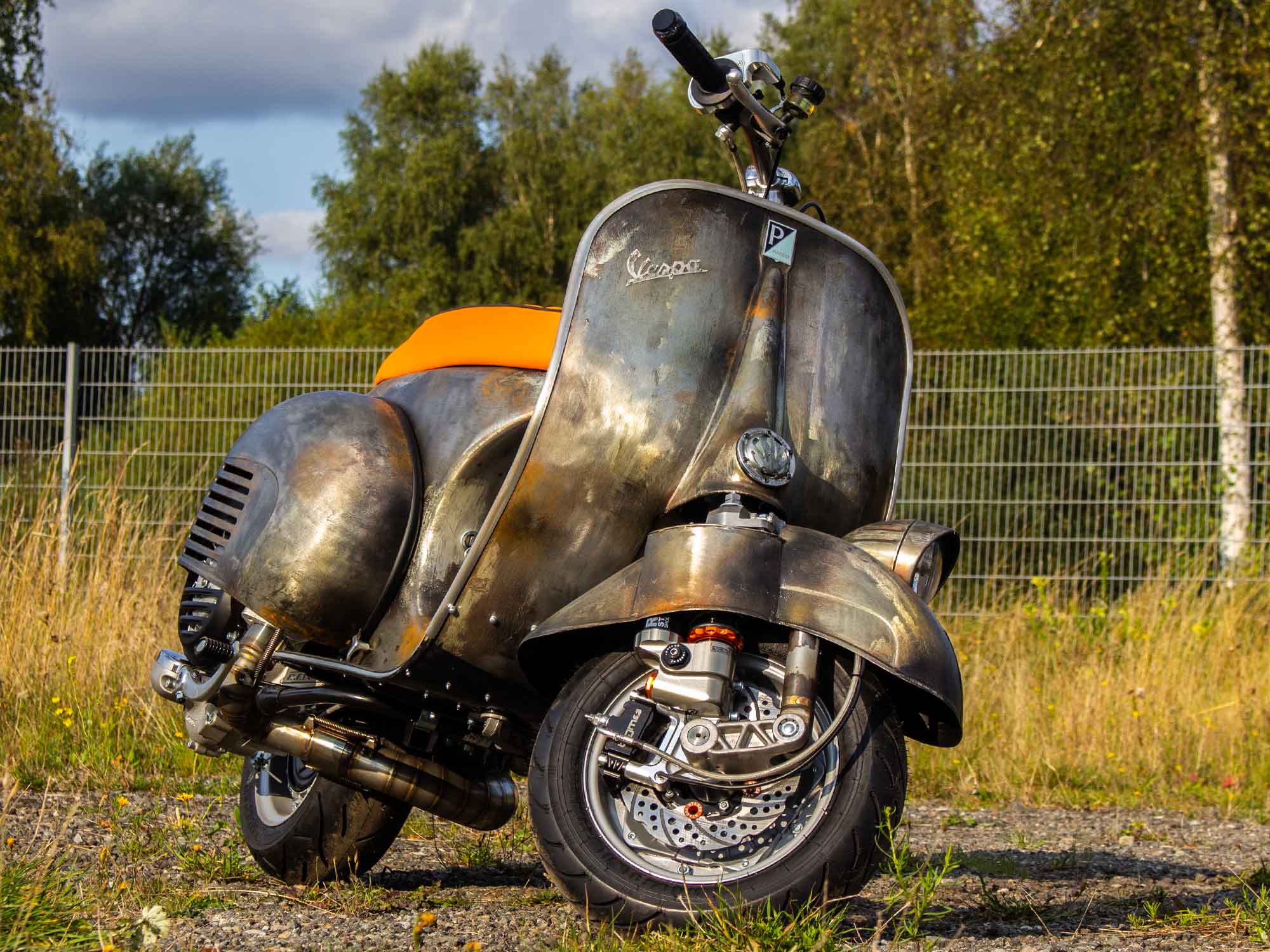 Custom Vespa mit Scheibenbremse und Superlow Gabel