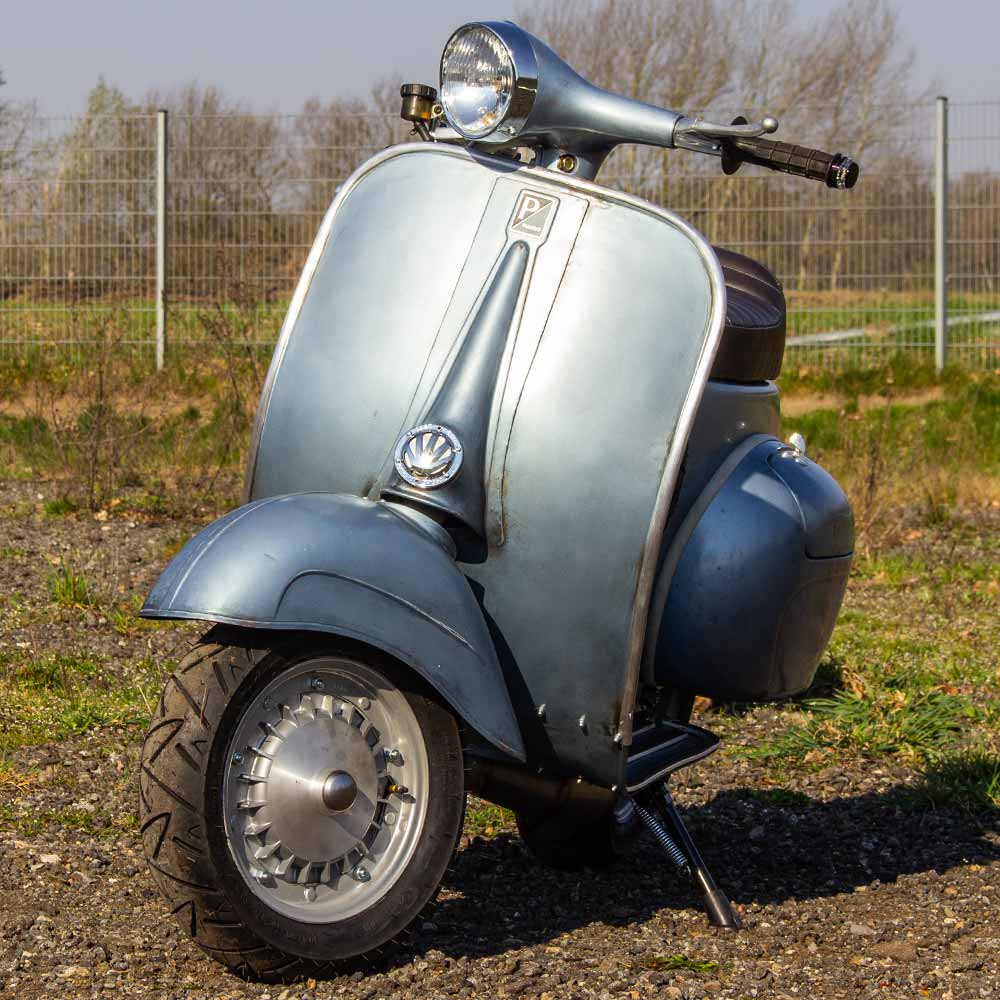 Custom Vespa mit Rawstyle Lackierung Azzurro Metallizato 114