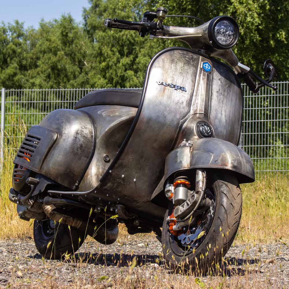 Custom Vespa BFA 306 mit Rawstyle Lackierung