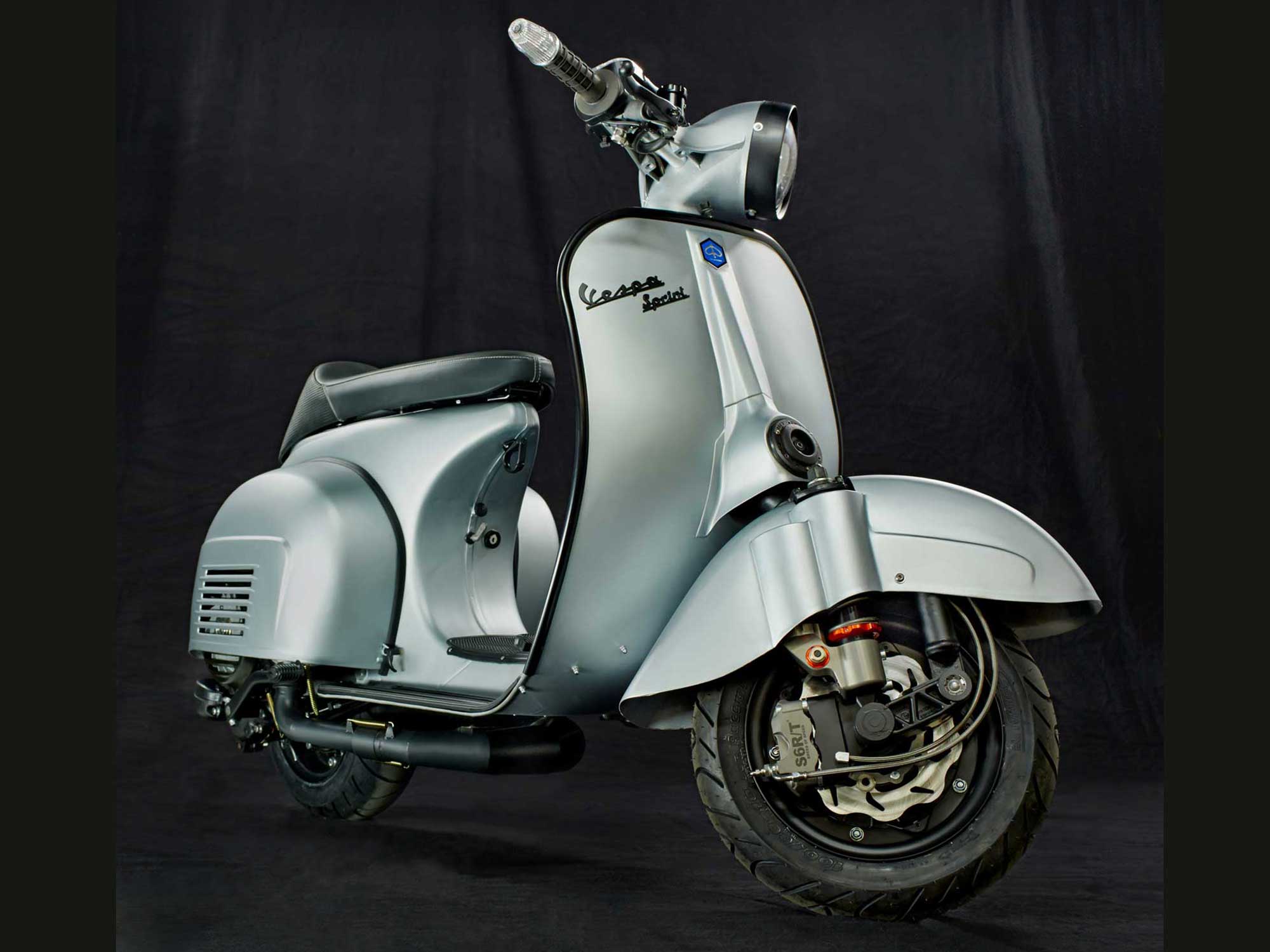 Custom Vespa Sprint 221 mit Stage 6 Scheibenbremse