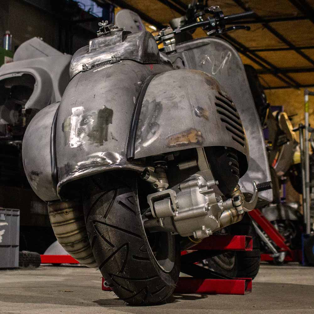 Vespa Wideframe conversion mit PX 250 Motor