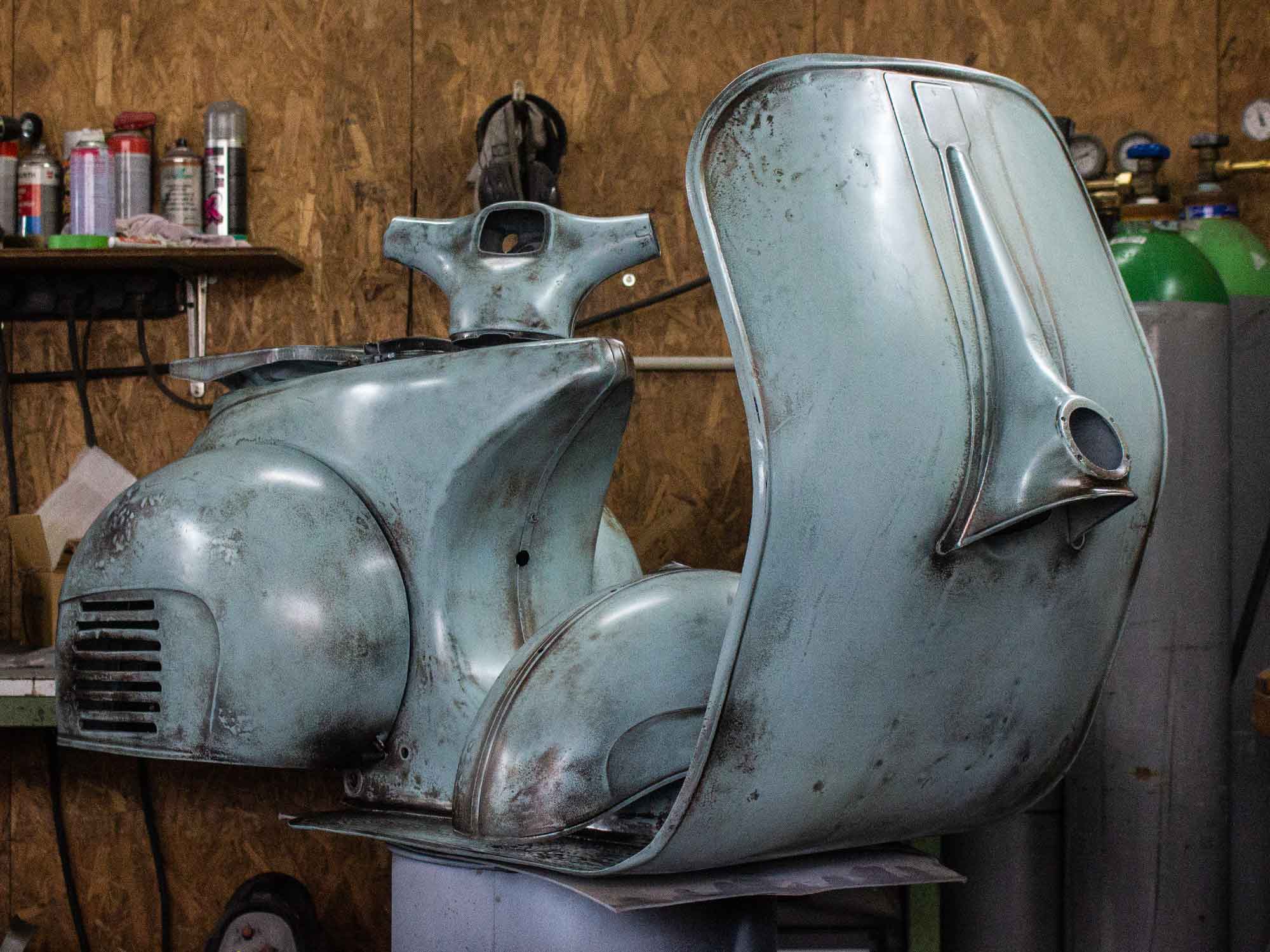 Vespa Rawstyle Lackierung Grigio Celeste Chiaro