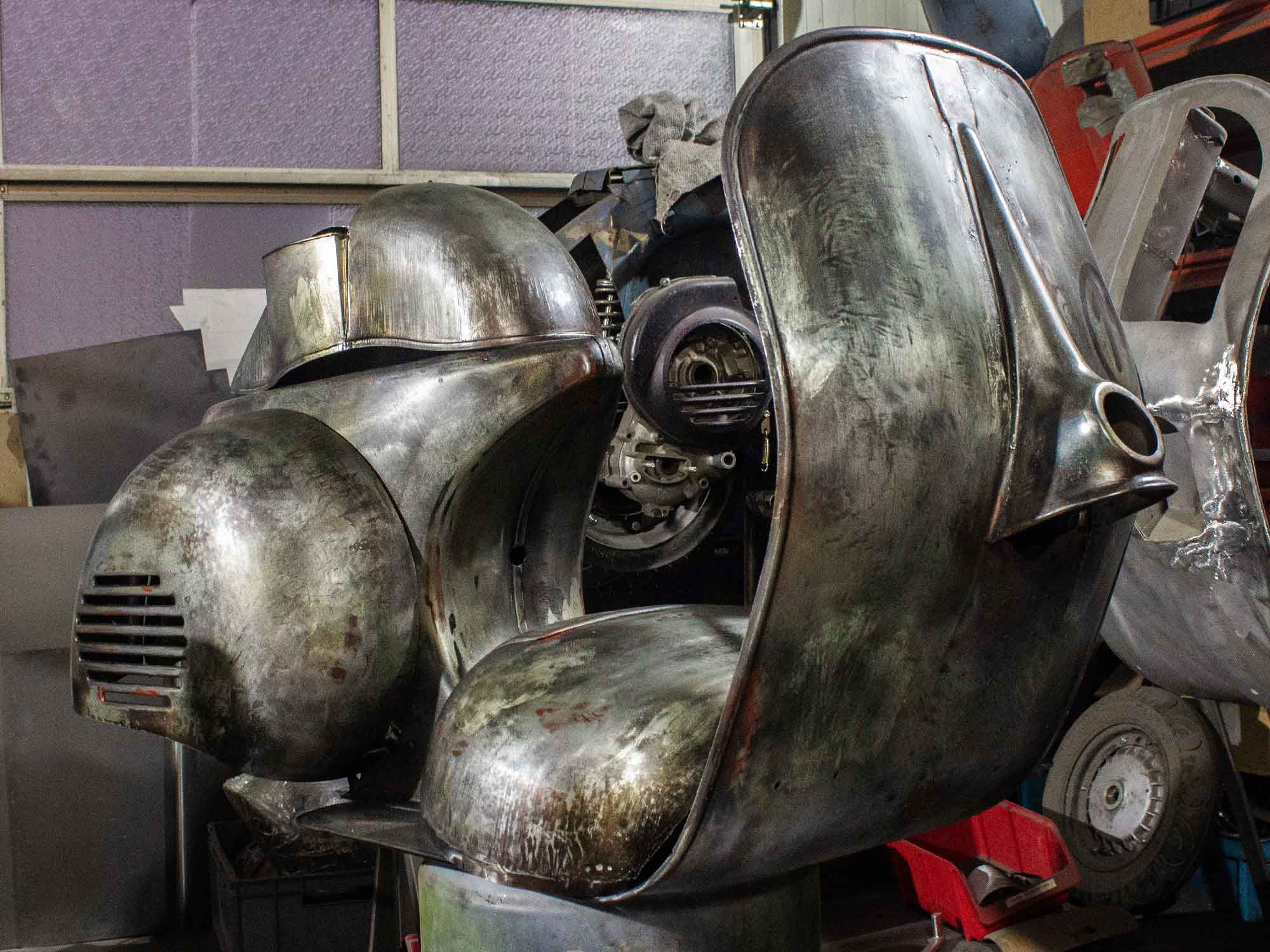 Vespa Lackierung Raw Metal Style