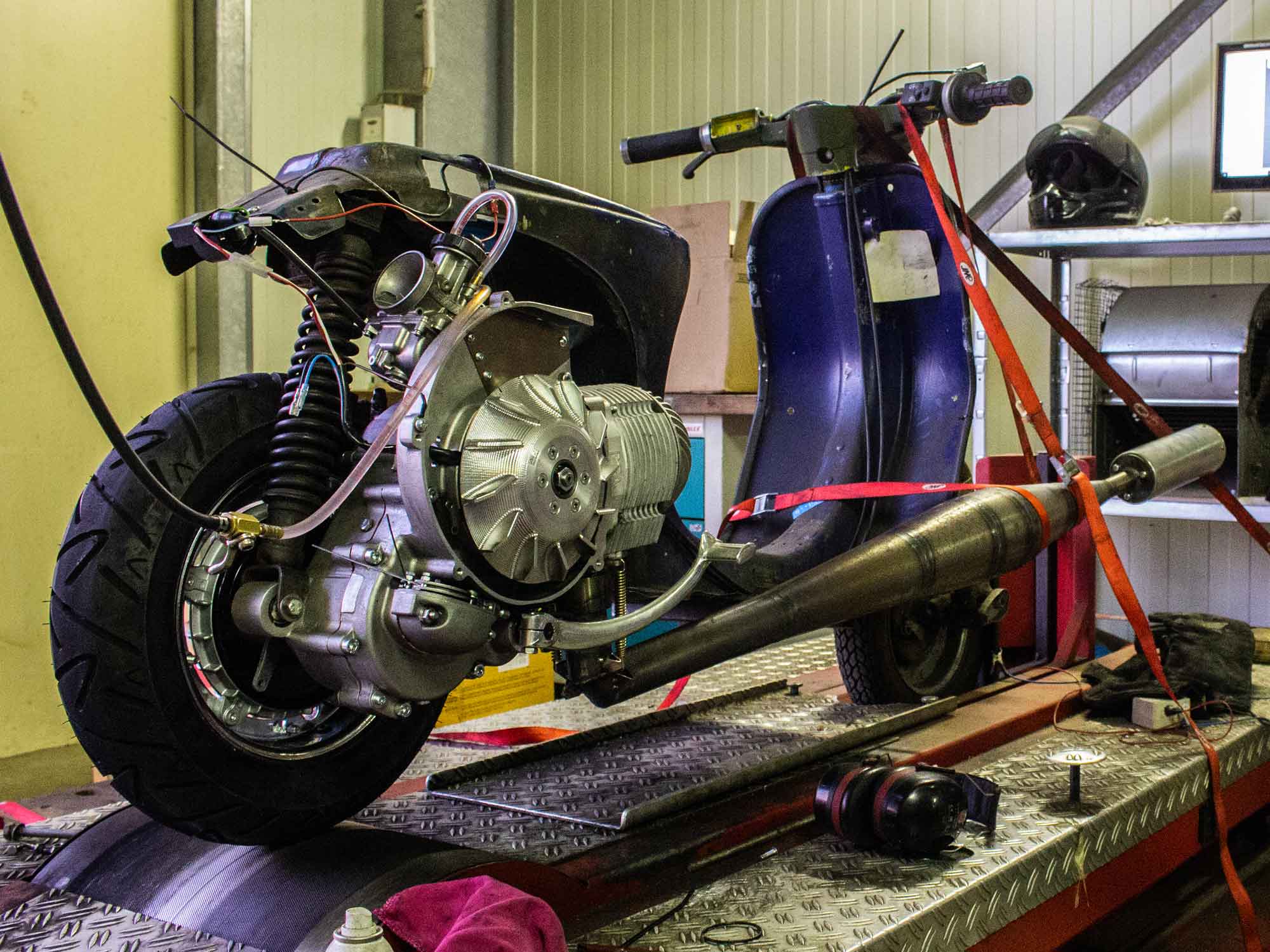 Vespa Rennauspuff Entwicklung Leistungsprüfstand