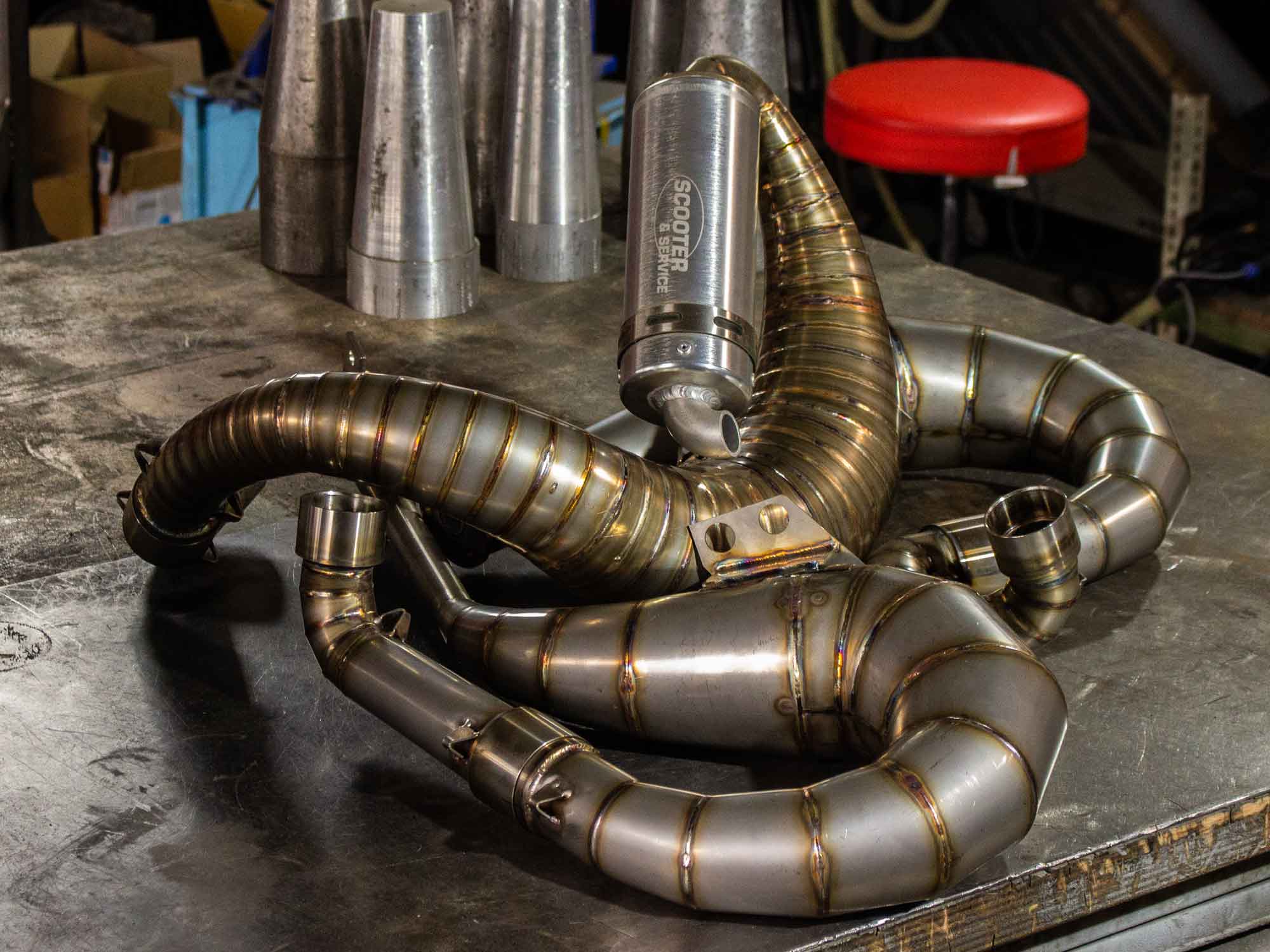 Handgefertigte Vespa Rennauspuff Anlagen