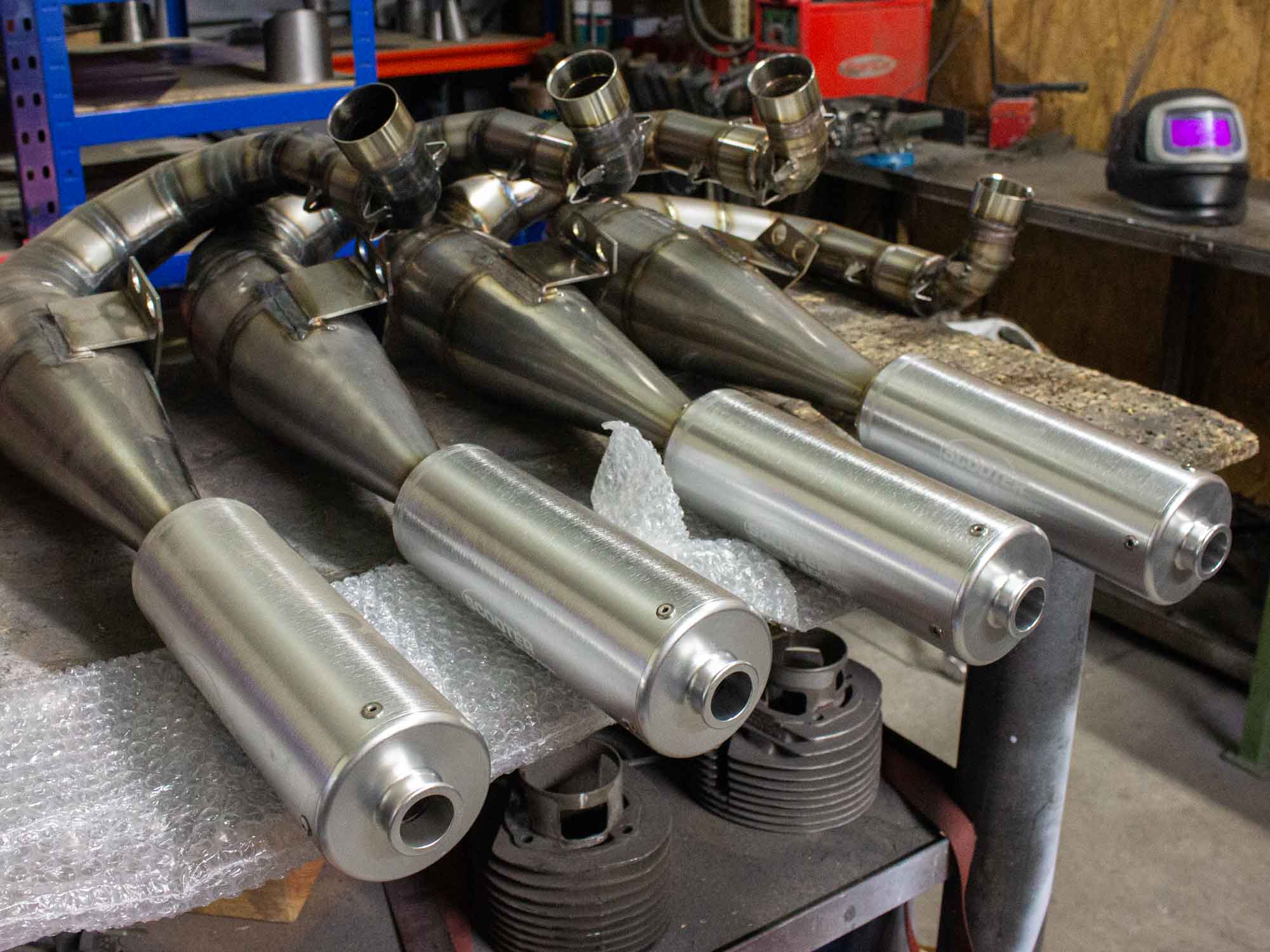 Fertige handgebaute Vespa Auspuffanlagen