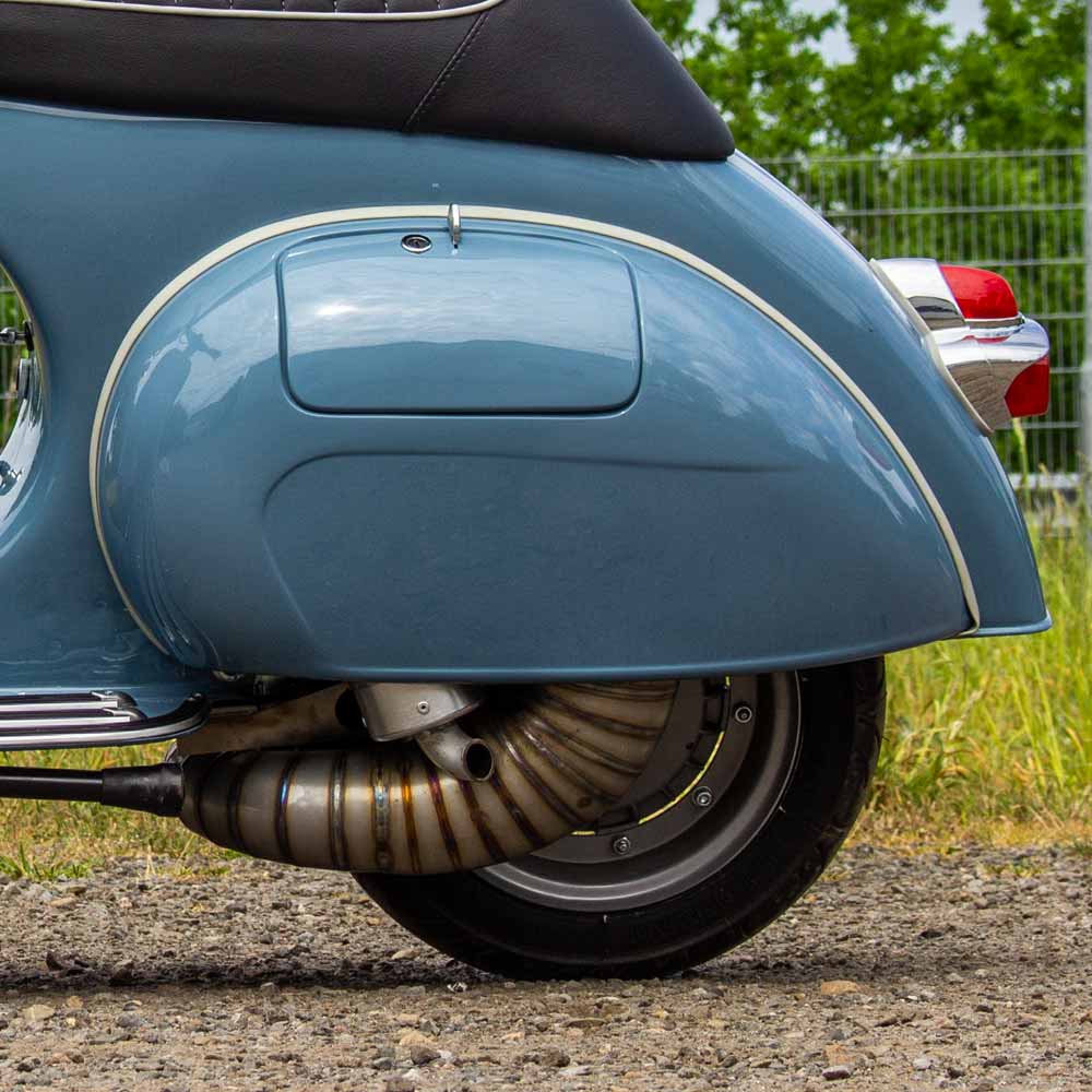 Custom Vespa mit Curley Auspuff in Edelstahl