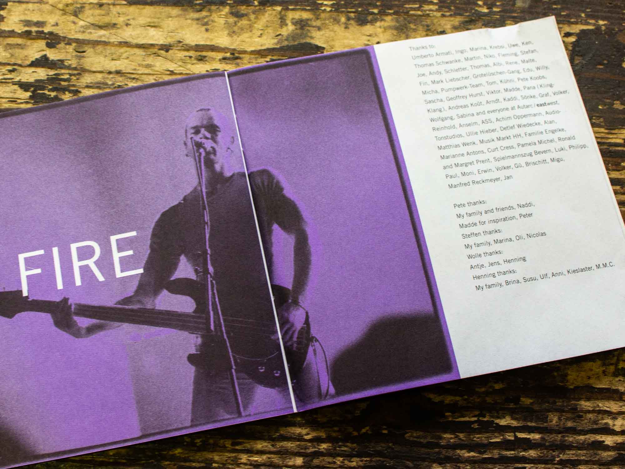 CD Booklet der Band The Colour Red