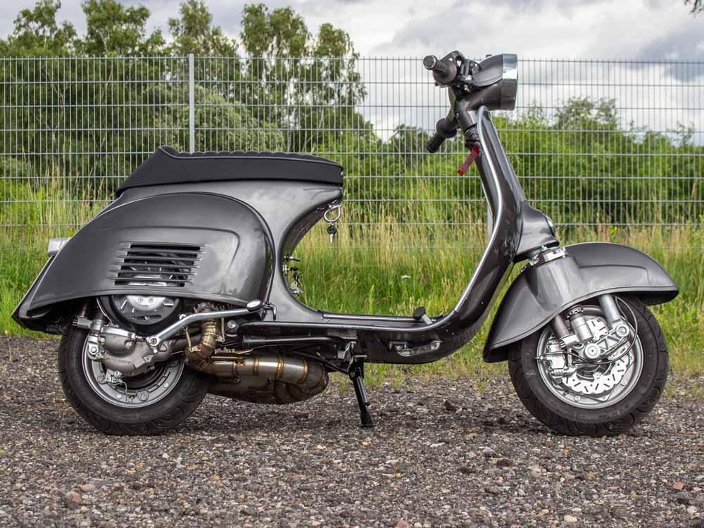Custom Vespa Sprint 244ccm in Porsche Achatgrau