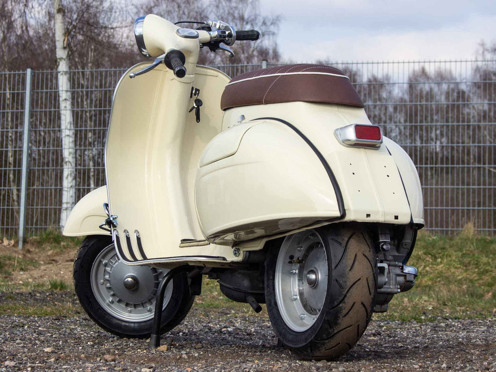 Custom Vespa Umbau VNB 125ccm mit Scheibenbremse in Piaggio Avorio 909 