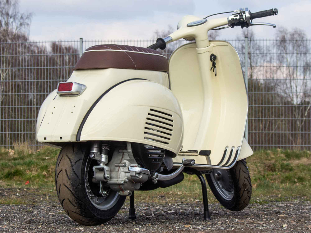 Custom Vespa Umbau VNB 125ccm mit Scheibenbremse in Piaggio Avorio 909 