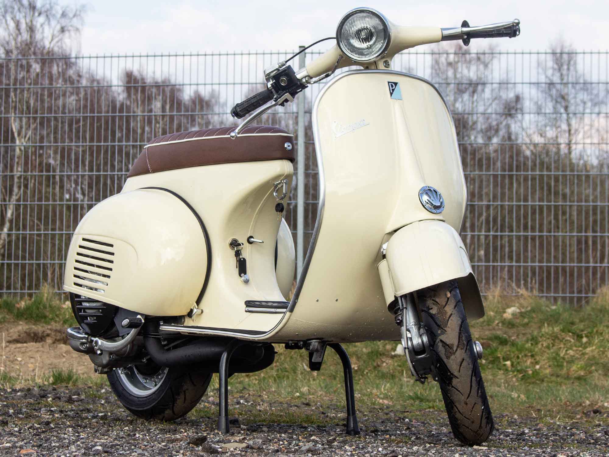 Custom Vespa Umbau VNB 125ccm mit Scheibenbremse in Piaggio Avorio 909 
