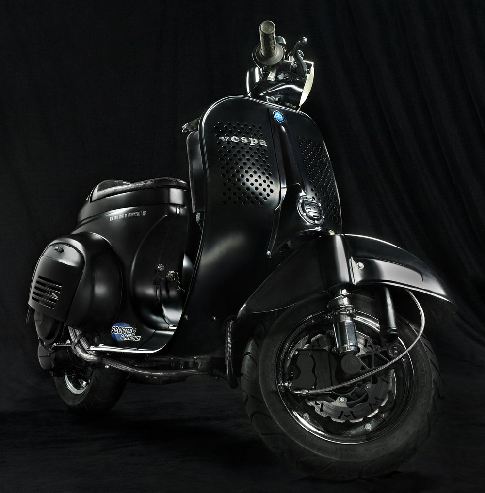 Custom Vespa V50 mit wassergekühltem 138ccm Motor und Scheibenbremse