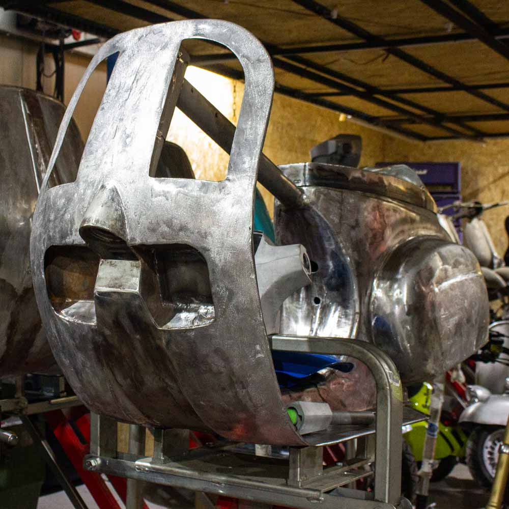 Restauration der Vespa 250N mit Verzinnungs-Arbeiten