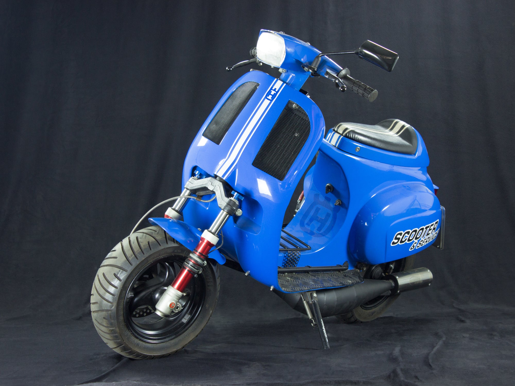 Custom Vespa Umbau V50 mit wassergekühltem 250ccm Husqvarna Zylinder und Malossi Telegabel