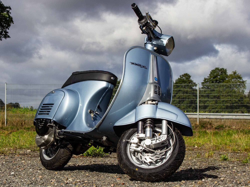 Custom Vespa 50N mit Quattrini 200ccm Motor und Scheibenbremse