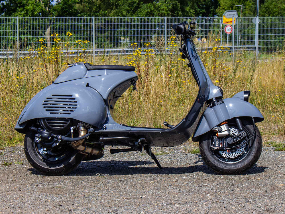 Vespa ACMA Conversion mit 250ccm Motor, Scheibenbremse und Drag Bar Lenker.