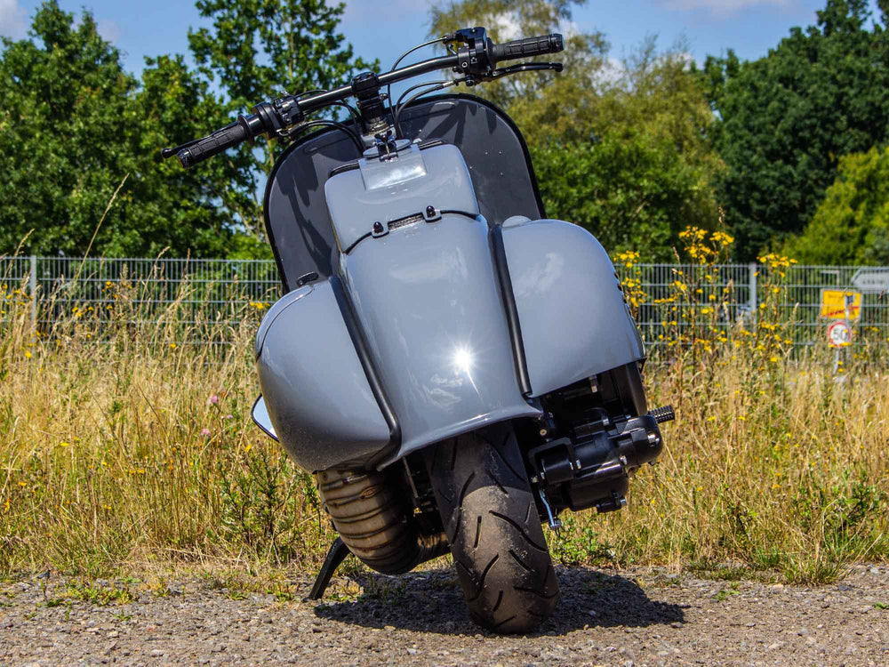 Vespa ACMA Conversion mit 250ccm Motor, Scheibenbremse und Drag Bar Lenker.