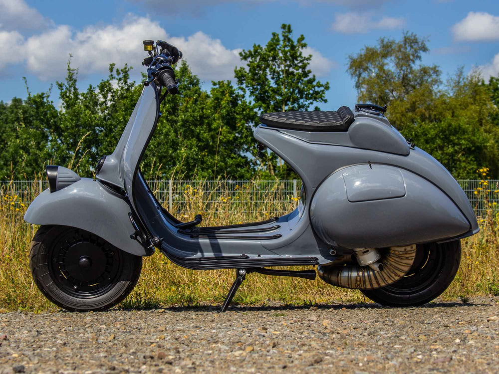 Vespa ACMA Conversion mit 250ccm Motor, Scheibenbremse und Drag Bar Lenker.