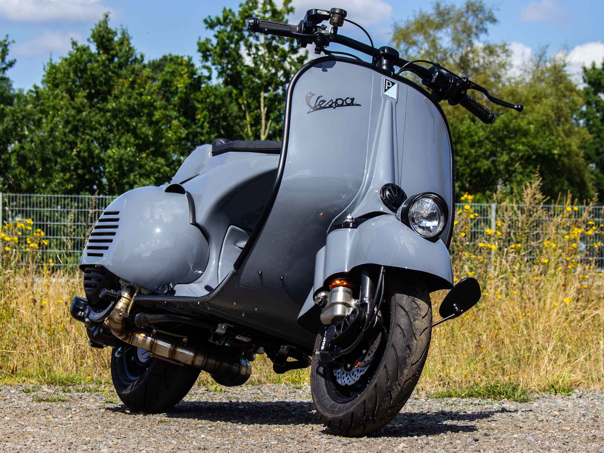 Vespa ACMA Conversion mit 250ccm Motor, Scheibenbremse und Drag Bar Lenker.