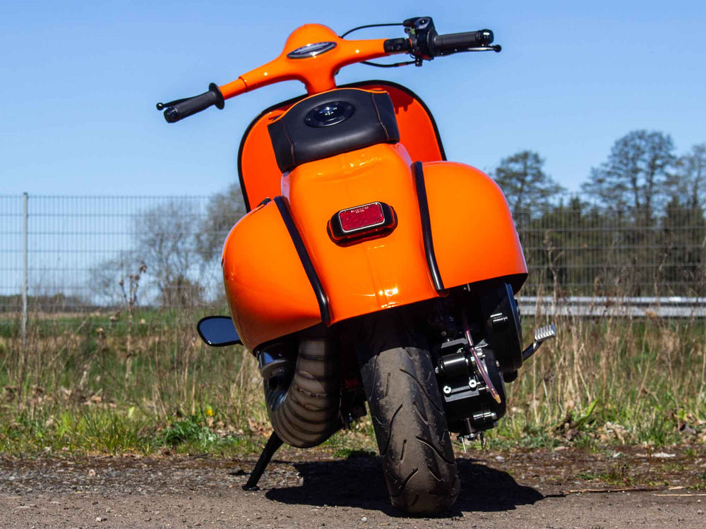 Custom Vespa Conversion mit BFA 288ccm Motor, Curley Auspuff und Acma Seitenhauben 