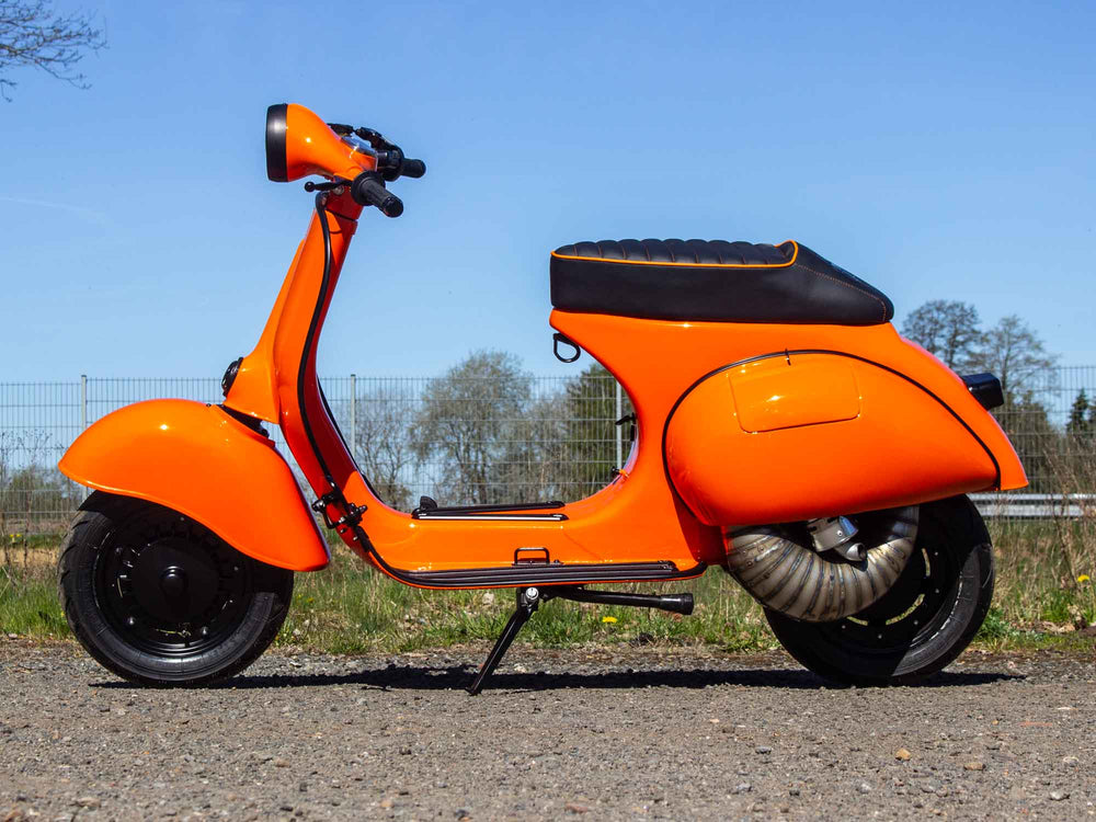 Custom Vespa Conversion mit BFA 288ccm Motor, Curley Auspuff und Acma Seitenhauben 