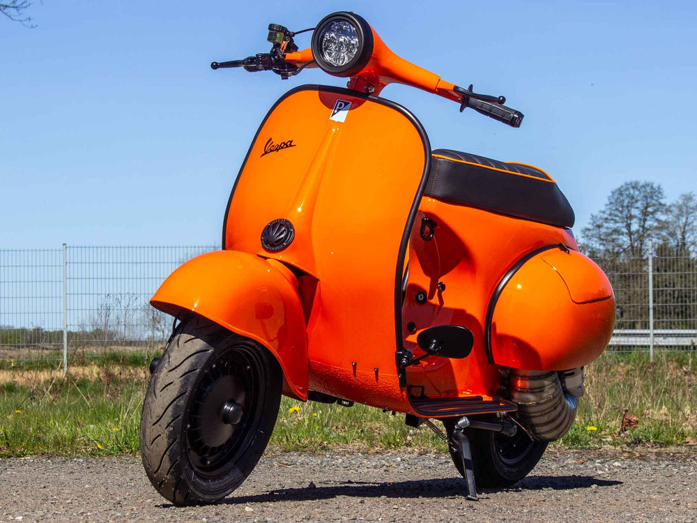 Custom Vespa Conversion mit BFA 288ccm Motor, Curley Auspuff und Acma Seitenhauben 