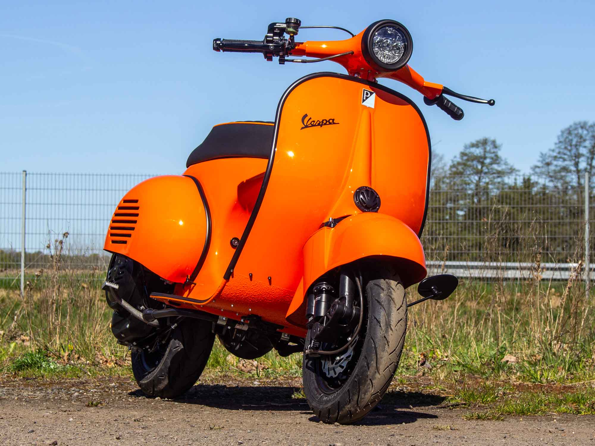 Custom Vespa Conversion mit BFA 288ccm Motor, Curley Auspuff und Acma Seitenhauben 