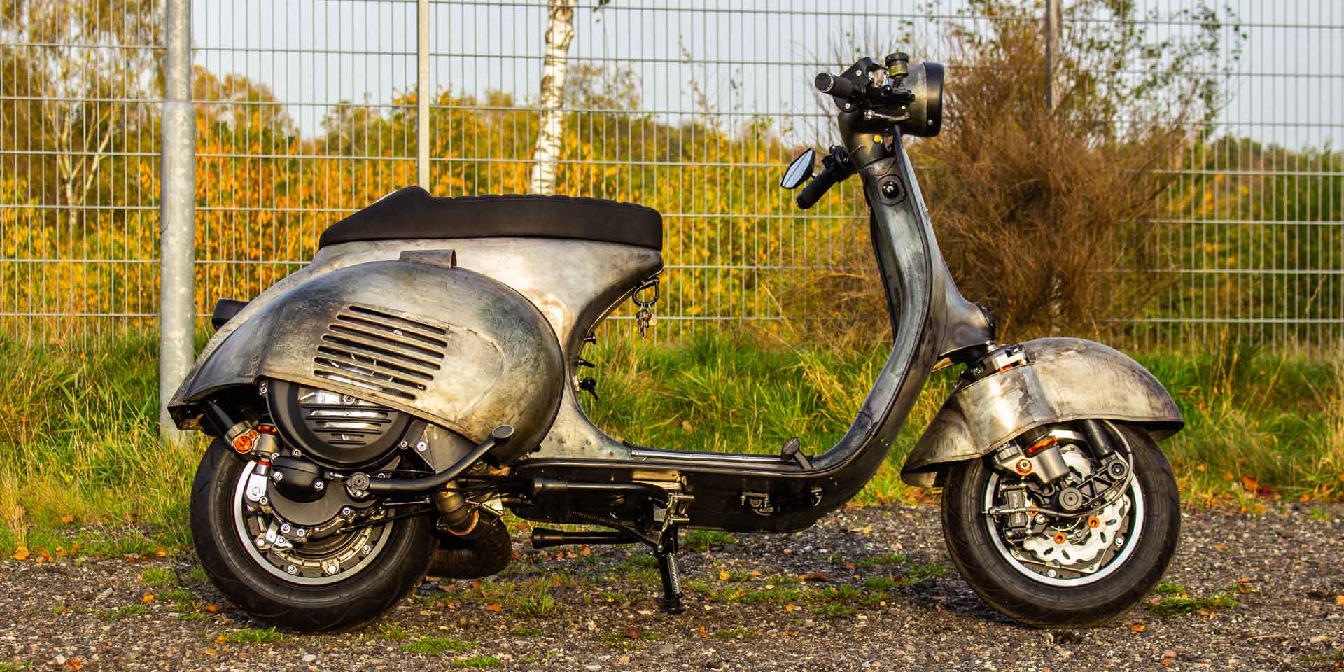 Custom Vespa SLS 300 mit 306ccm Motor und verlängertem Radstand
