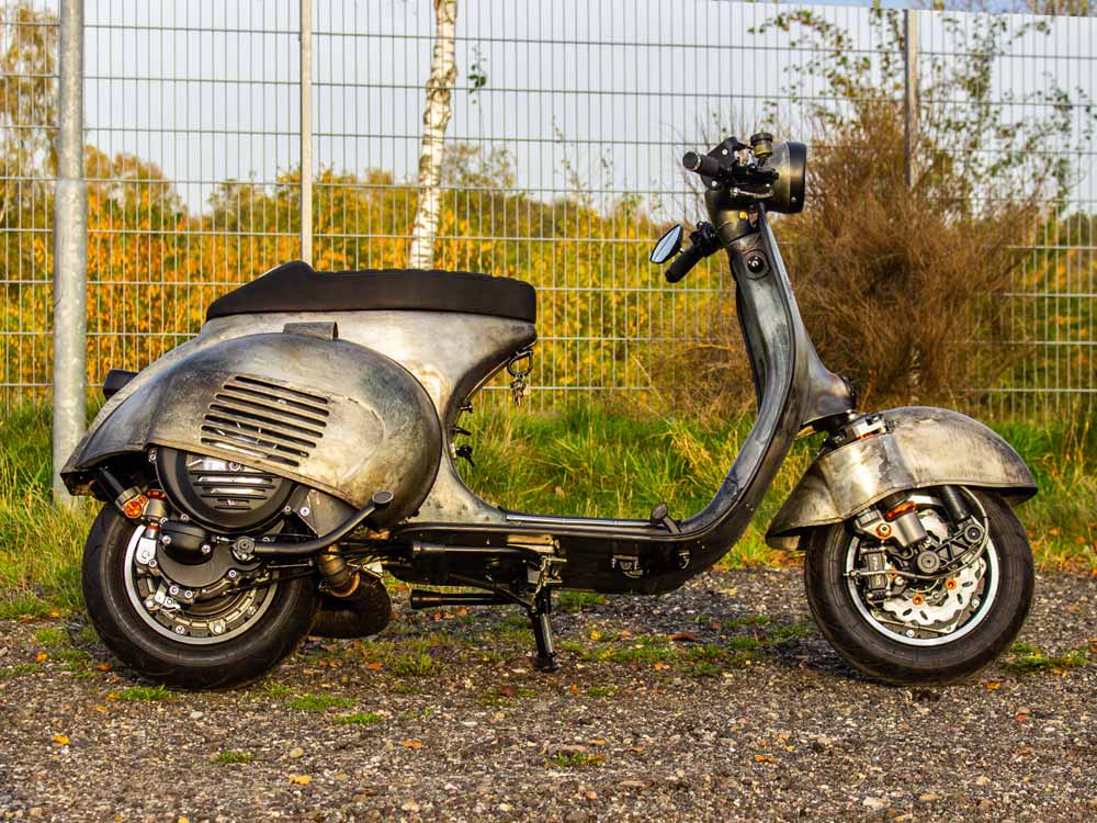 Custom Vespa SLS 300 mit 306ccm Motor und verlängertem Radstand