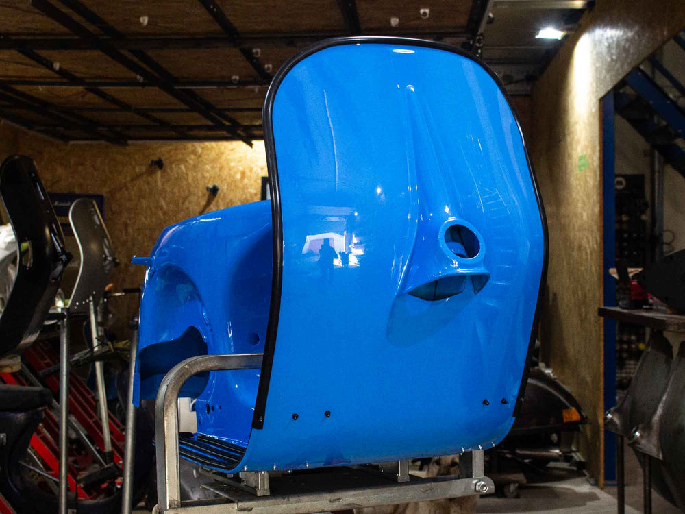 Custom Vespa Projekt mit Quattrini 244ccm Motor in Rapid Blue