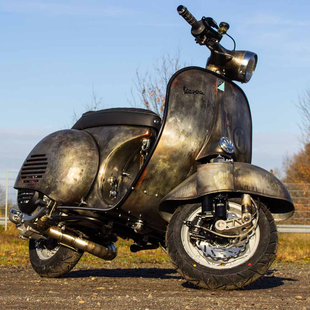 Custom Vespa Conversion Projekt im Raw Metal Style
