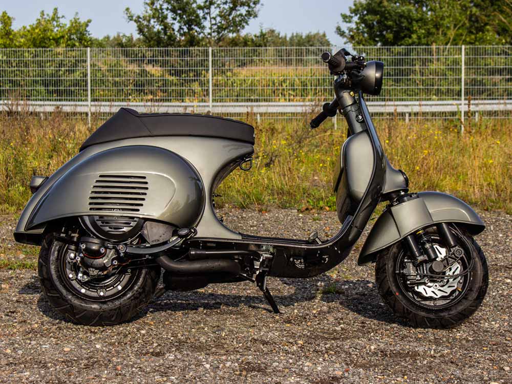 Custom Vespa VNB 125ccm in Porsche Felsengrün