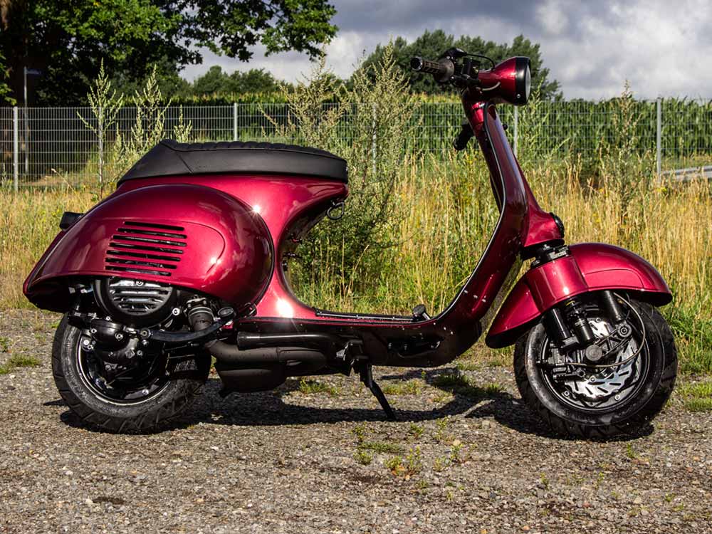 Custom Vespa VNB 244ccm in Porsche Arena Red