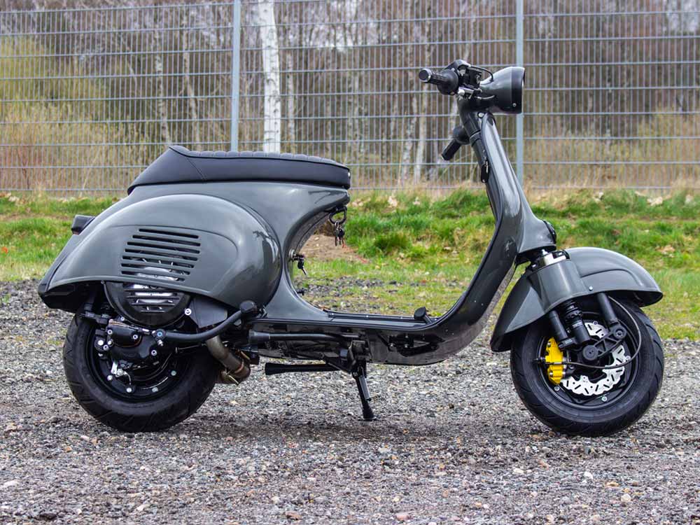 Custom Vespa 125ccm Ferrari Grigio Scuro