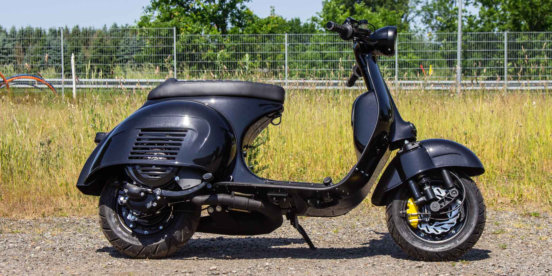 Custom Vespa Conversion 125ccm in Ferrai Nero Daytona schwarz