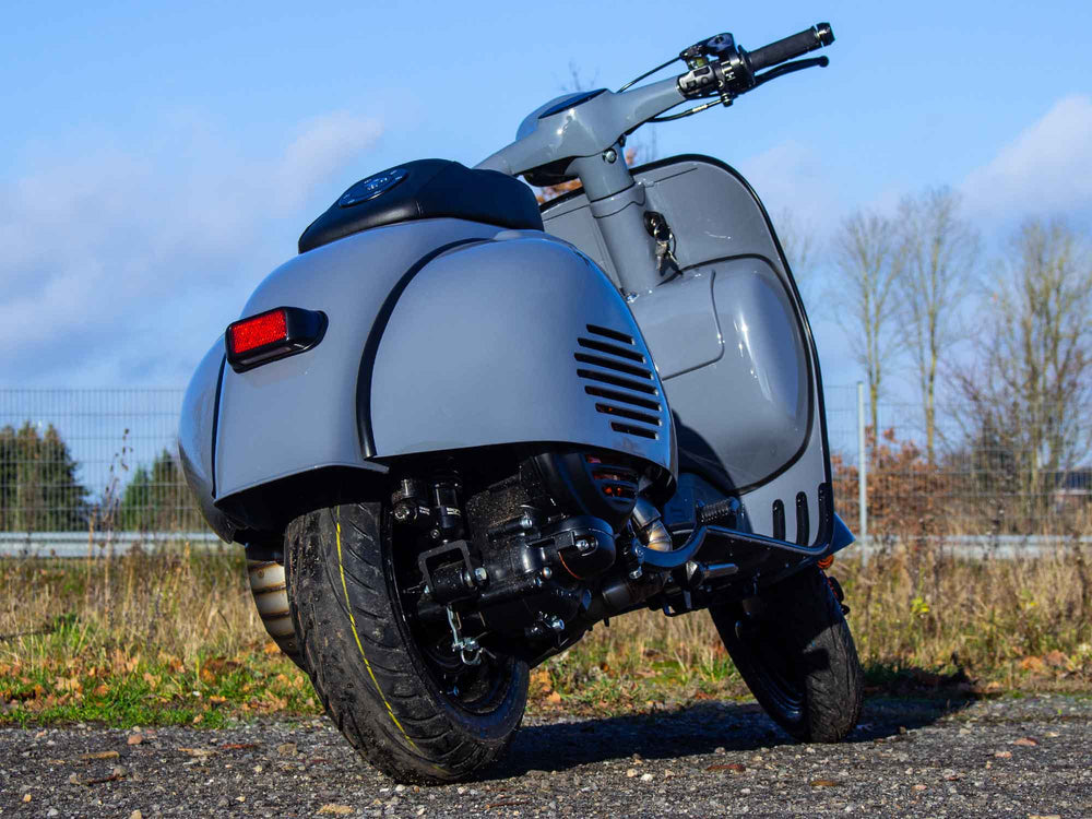 Custom Vespa GS 250ccm in Porsche Arctic Grey 4