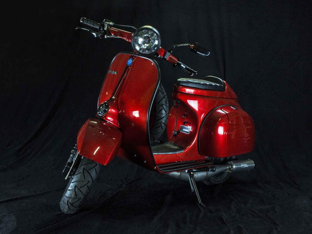 Custom Vespa GTR 125 mit Scheibenbremse und Rennauspuff in Candy Apple Red