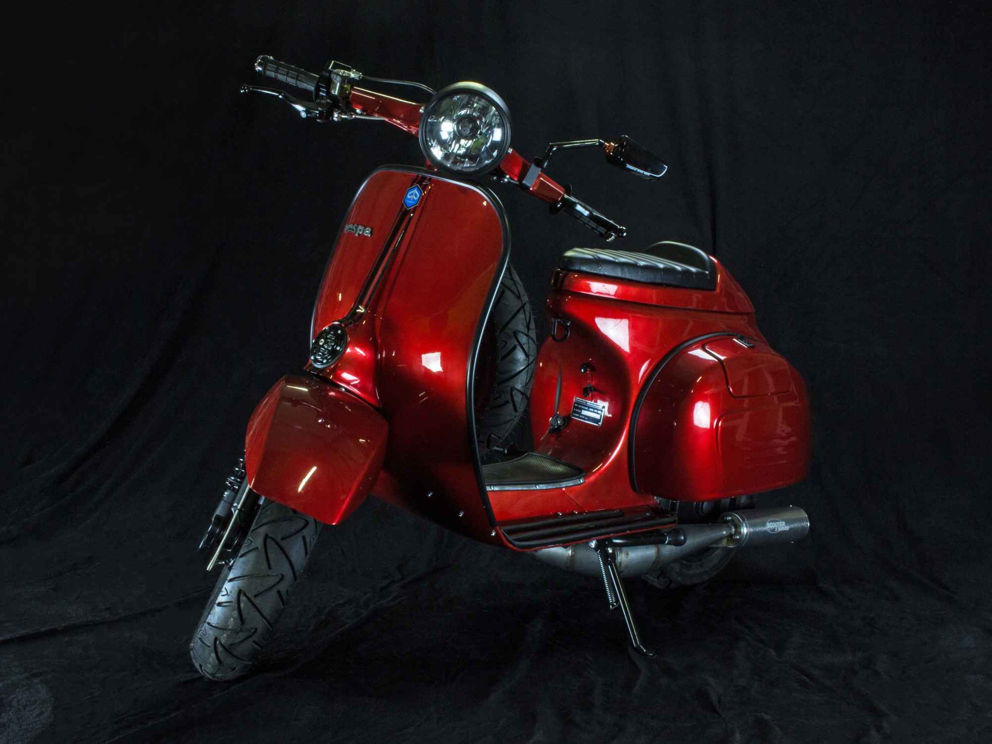 Custom Vespa GTR 125 mit Scheibenbremse und Rennauspuff in Candy Apple Red