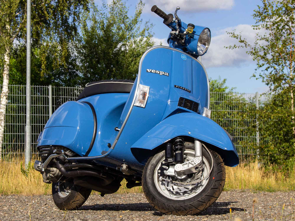 Custom Vespa PX 200 mit Quattrini 244ccm Motor und Scheibenbremse in French Blue