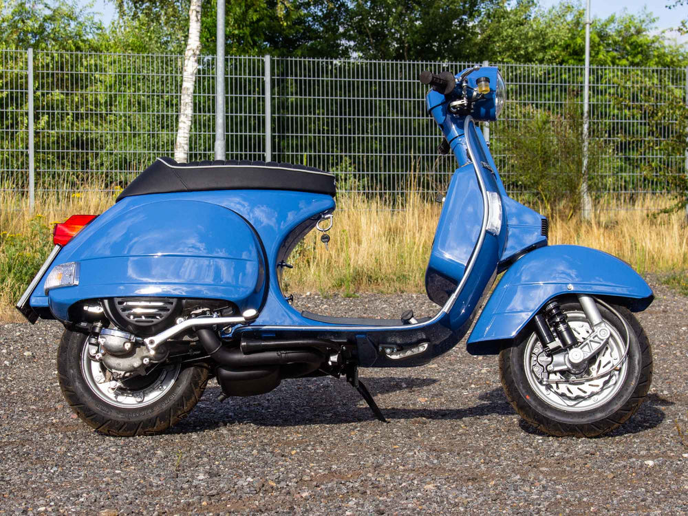 Custom Vespa PX 200 mit Quattrini 244ccm Motor und Scheibenbremse in French Blue