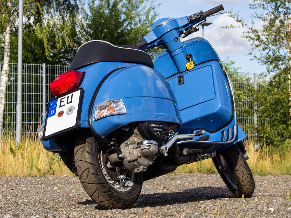 Custom Vespa PX 200 mit Quattrini 244ccm Motor und Scheibenbremse in French Blue