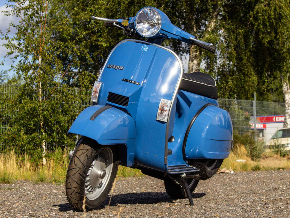 Custom Vespa PX 200 mit Quattrini 244ccm Motor und Scheibenbremse in French Blue