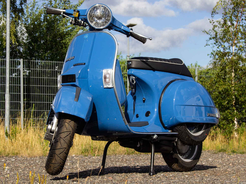 Custom Vespa PX 200 mit Quattrini 244ccm Motor und Scheibenbremse in French Blue