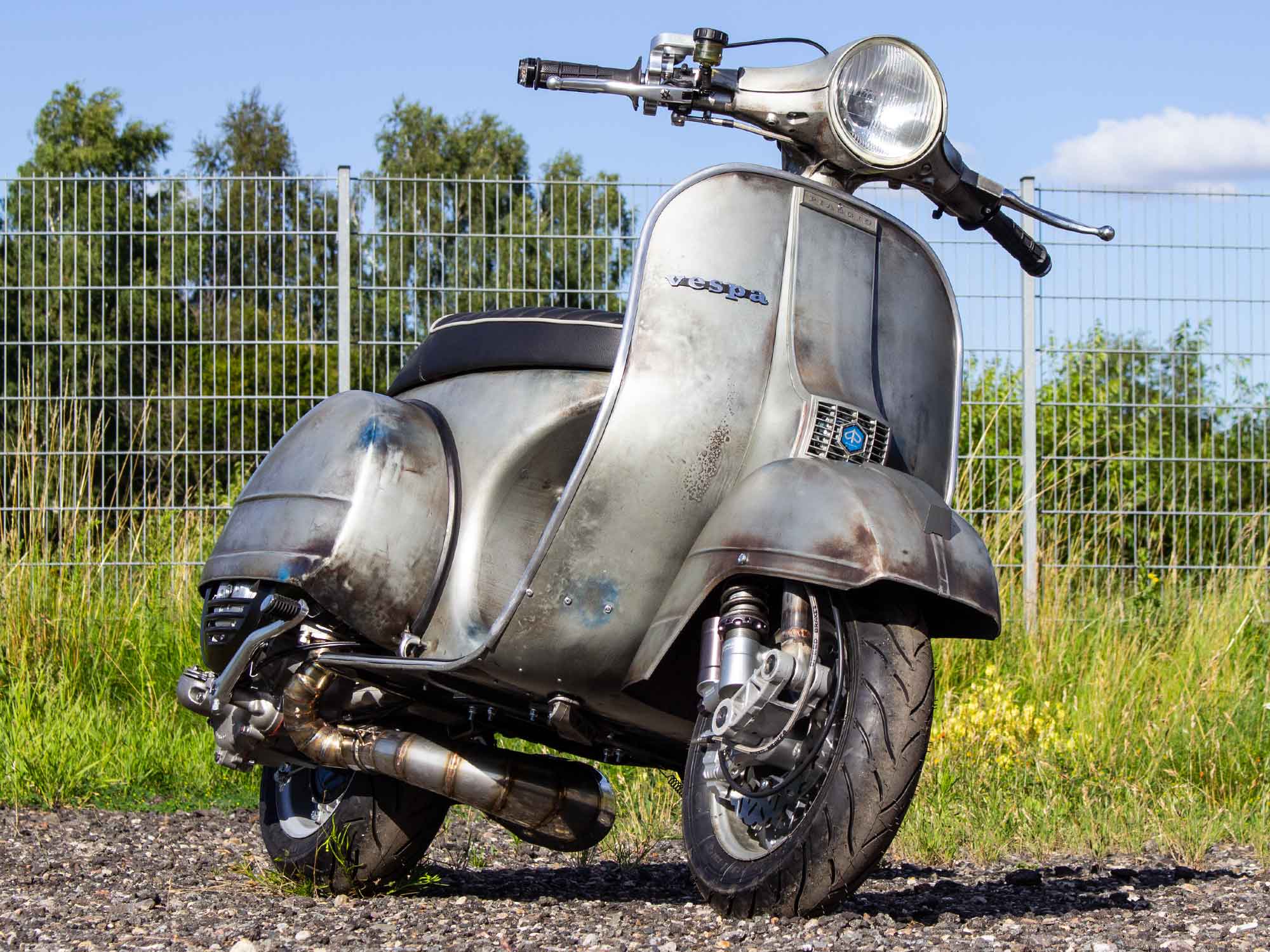 Custom Vespa Tuning PX 251ccm mit Scheibenbremse in Mercedes Silbergrau Metallic 180 Rawstyle