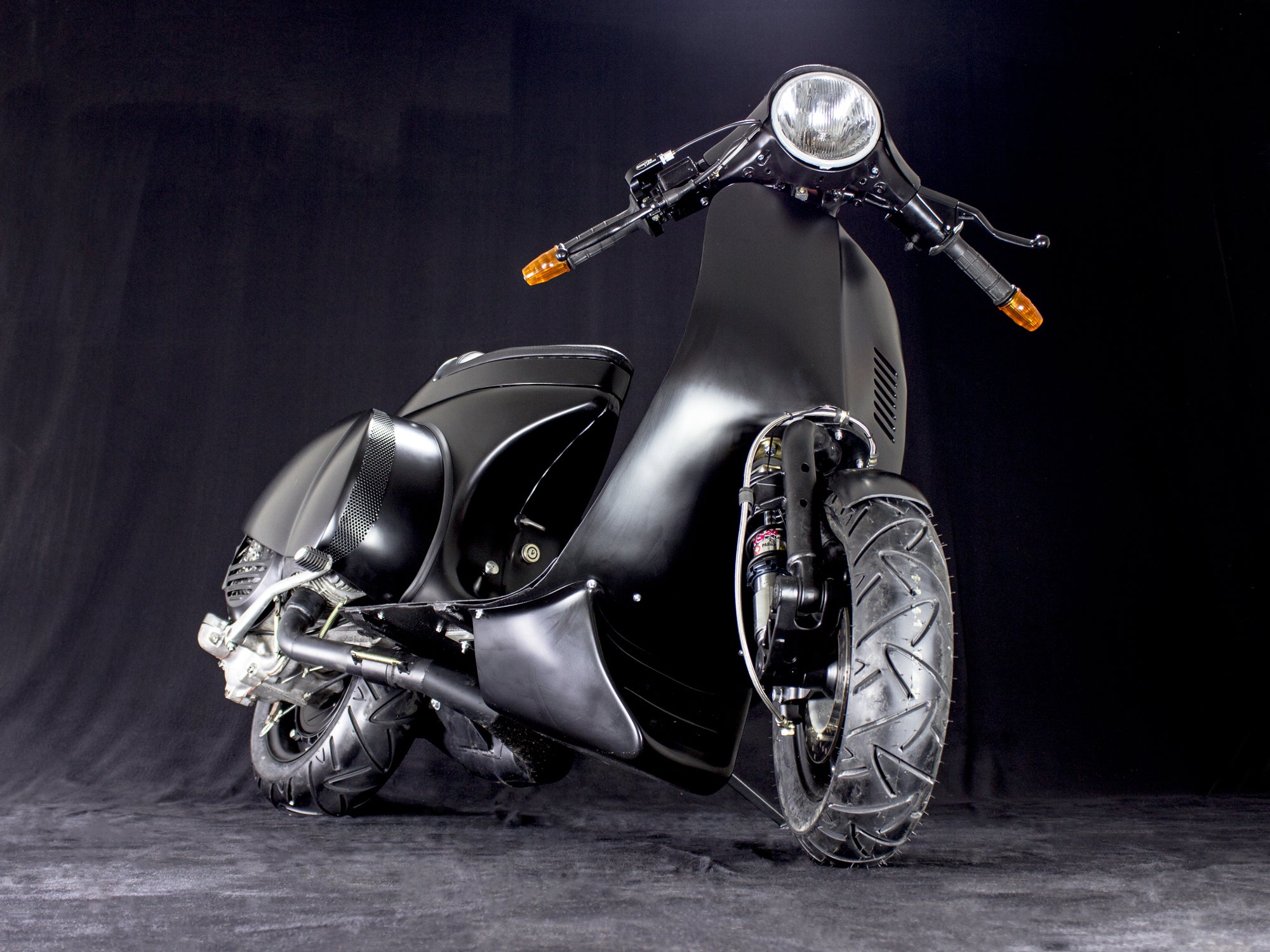 Custom vespa Tuning PX 221 Racer in Mattschwarz