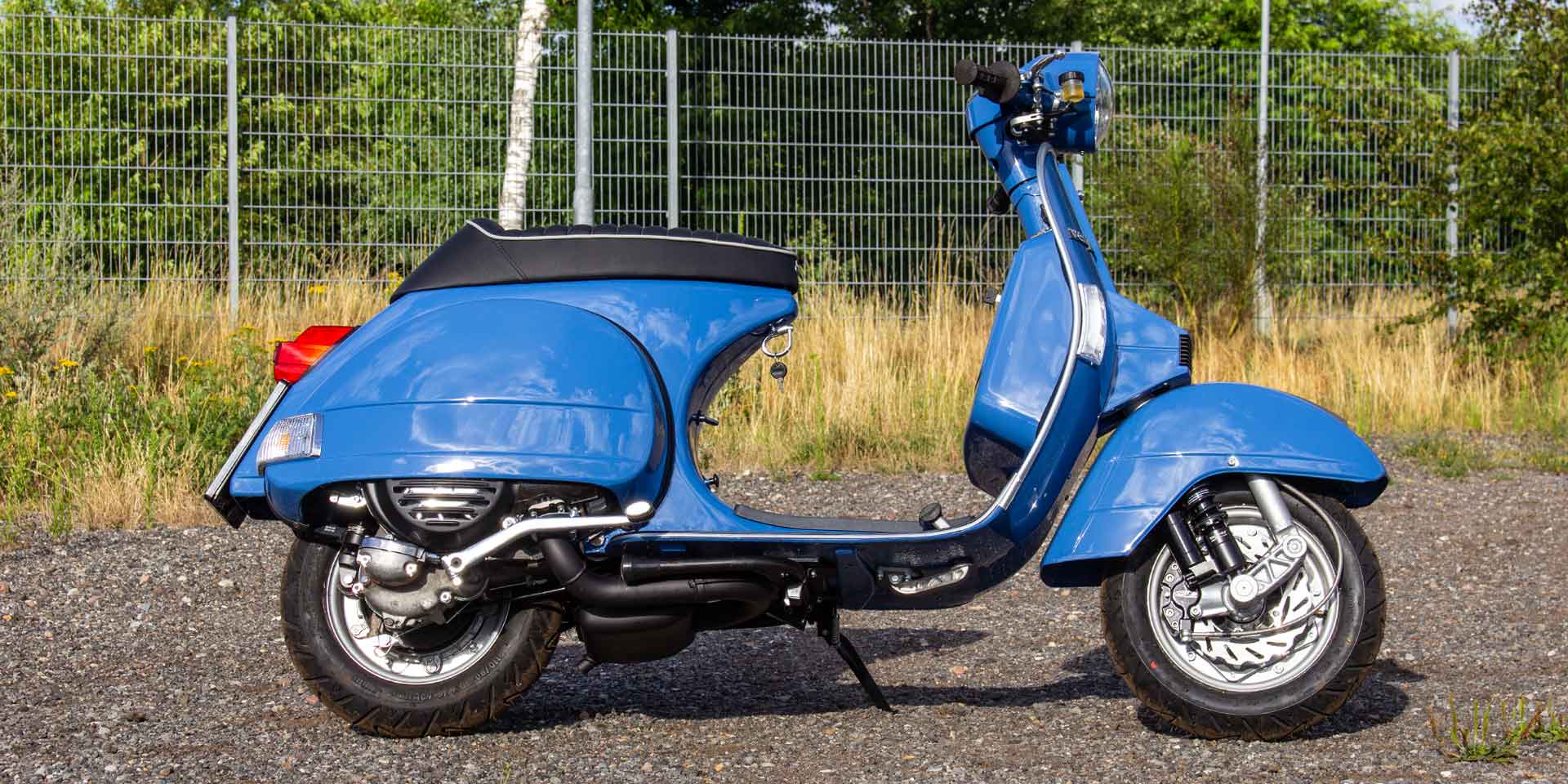 Custom Vespa PX 244ccm mit Scheibenbremse in French Blue
