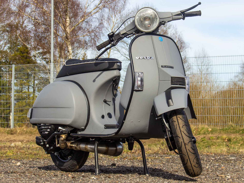 Custom Vespa Umbau PX 244ccm mit Scheibenbremse und Rennauspuff in Matt Grau